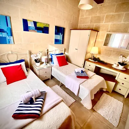 Grazzja With Pool Holiday home Qala