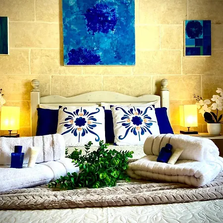 Grazzja With Pool Holiday home Qala